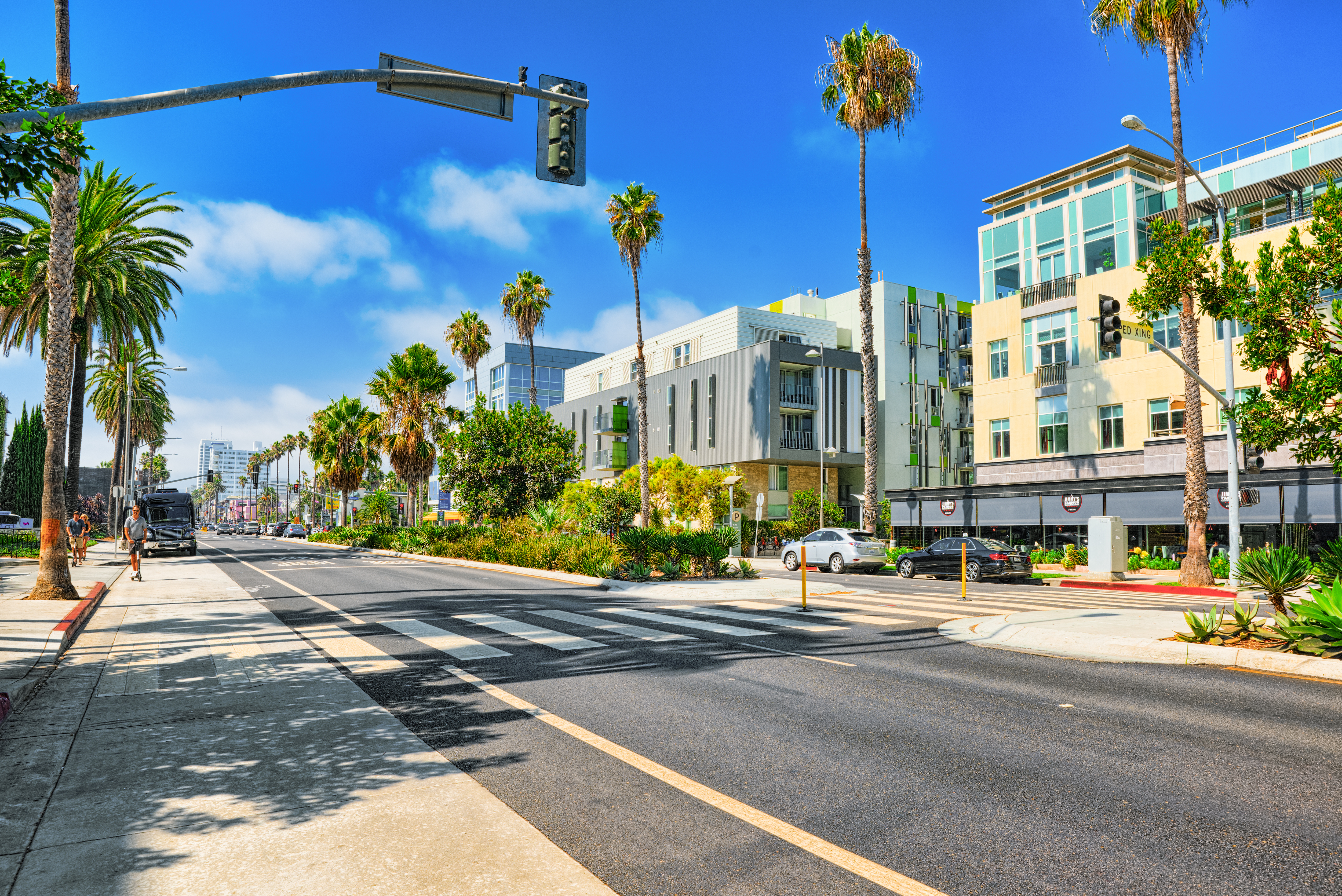 licensed security guards in Burbank protecting an office property